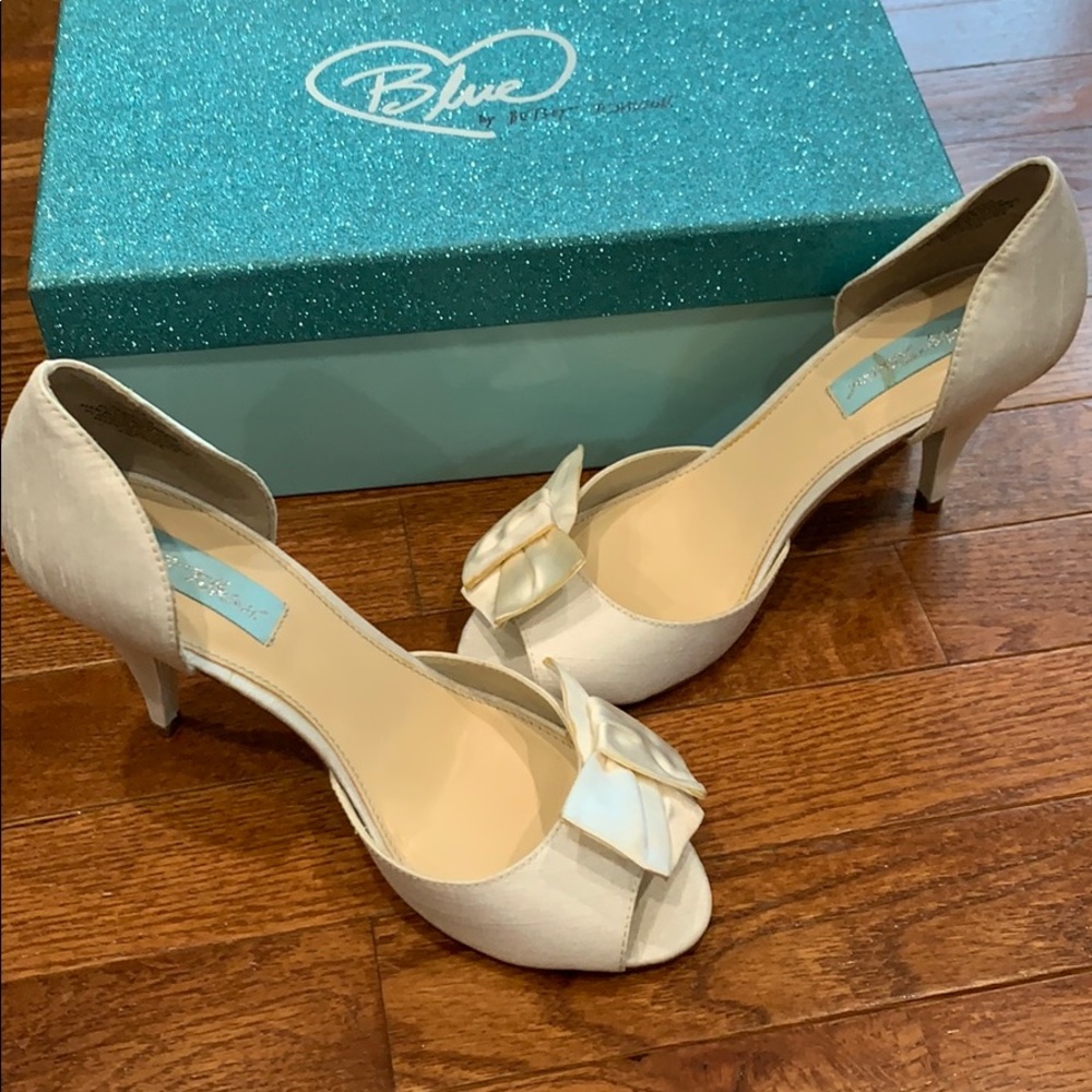 Betsy Johnson White Satin Open Toe Heel size 7.5